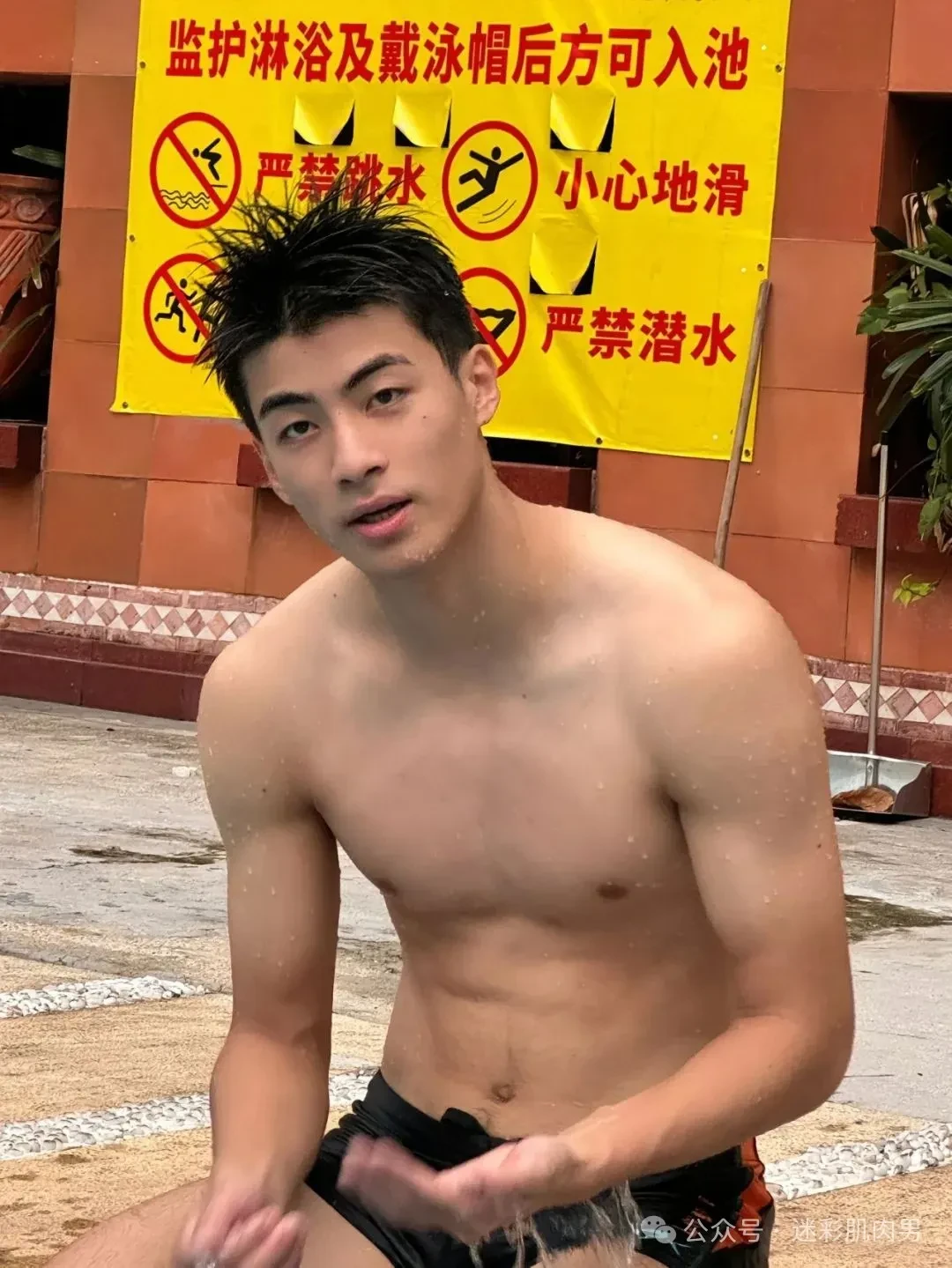 刘姥姥最爱20岁山东男大体育生！？一次直接见两个？-潮男潮北